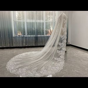 137” ivory tule and lace sequinned veil